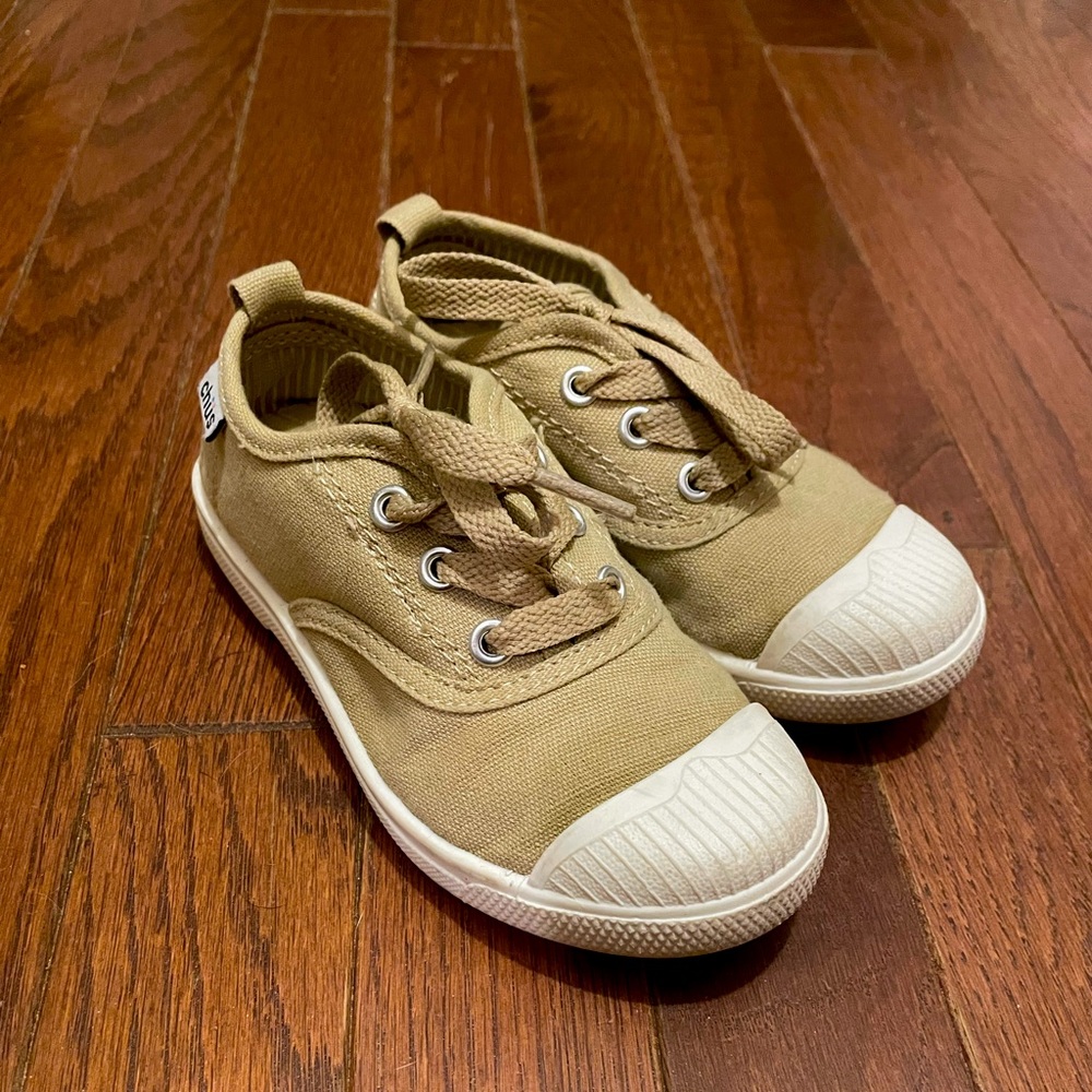 Khaki/Tan Chus toddler shoes size 11 VGUC
